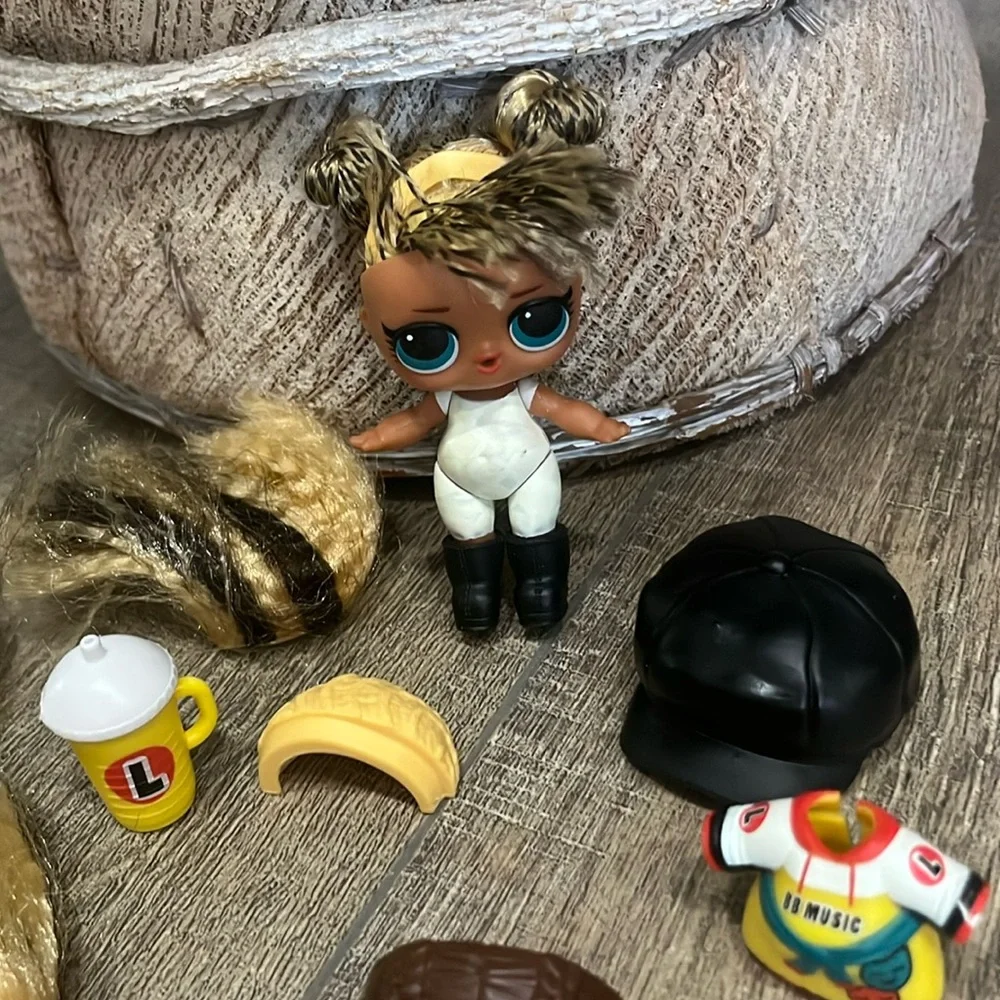 L.O.L. Surprise! Doll Hair Vibes Rhymes Music Red Black Hat & access…